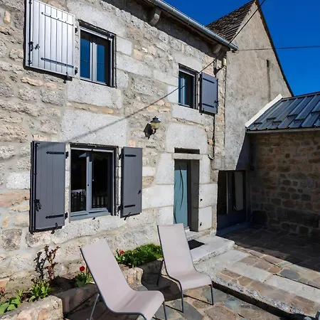 La Maison De Castanet * Le Buisson (Lozere)